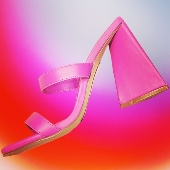 Bamboo Shoes PREMIERE-10 Black Slip On Triangle Heeled Mule Sandal - Picture 2 of 7